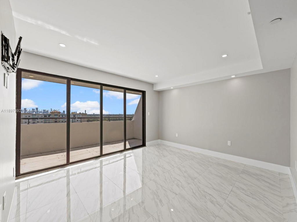 Real estate property located at 911 Ponce De Leon Blvd #1601, Miami-dade, Gables Park Tower Condo, Coral Gables, FL