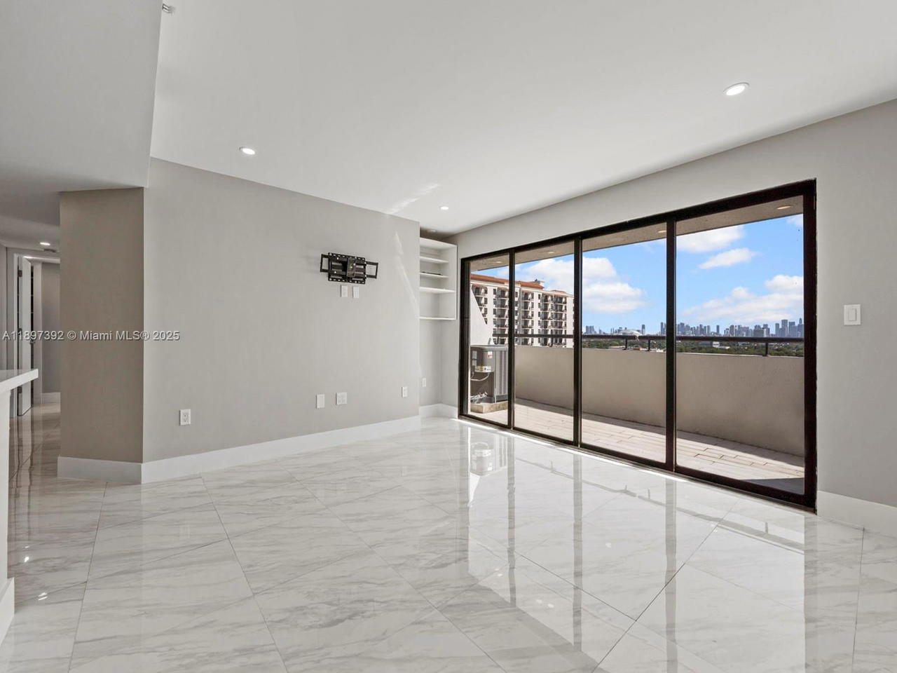 Real estate property located at 911 Ponce De Leon Blvd #1601, Miami-dade, Gables Park Tower Condo, Coral Gables, FL