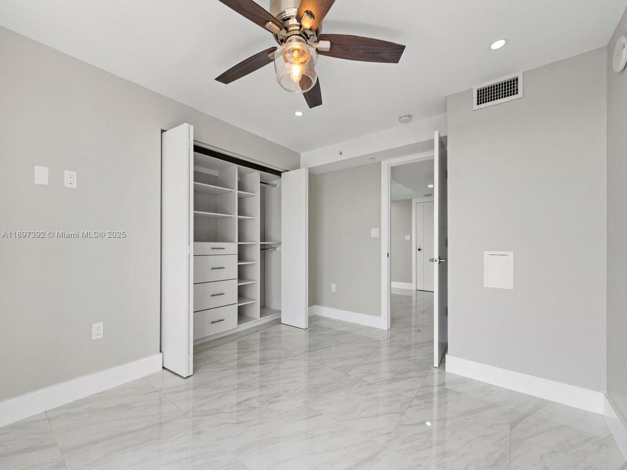 Real estate property located at 911 Ponce De Leon Blvd #1601, Miami-dade, Gables Park Tower Condo, Coral Gables, FL