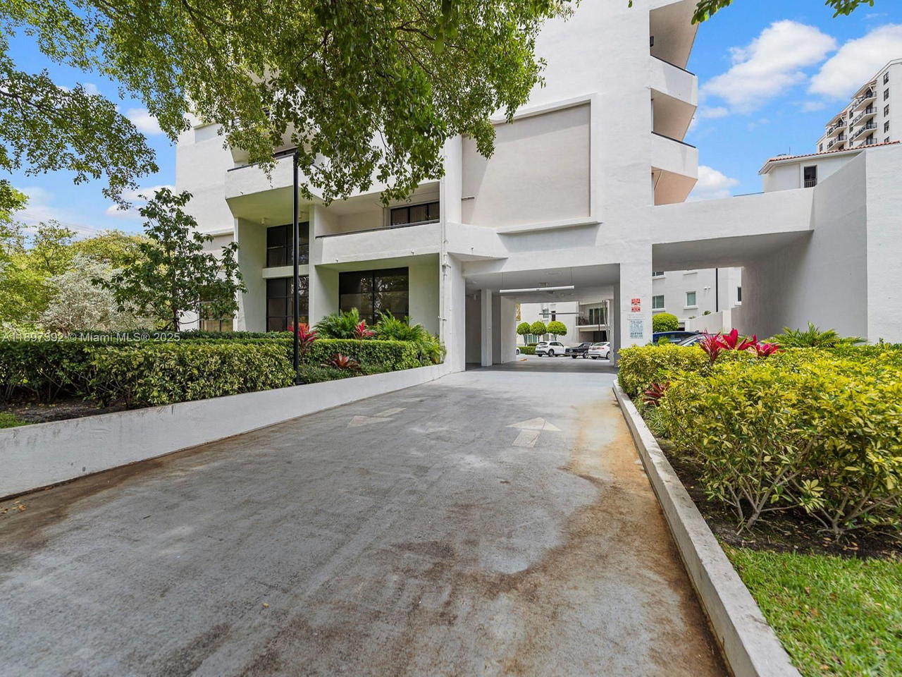 Real estate property located at 911 Ponce De Leon Blvd #1601, Miami-dade, Gables Park Tower Condo, Coral Gables, FL