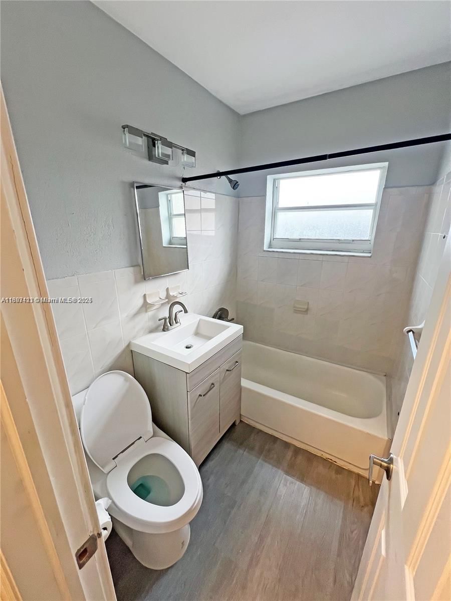 Real estate property located at 2783 - 2785 33rd Ct, Miami-dade, Silver Bluff Gardens, Miami, FL