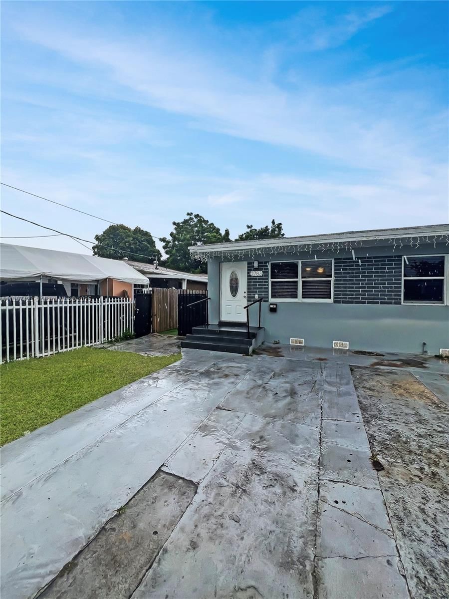 Real estate property located at 2783 - 2785 33rd Ct, Miami-dade, Silver Bluff Gardens, Miami, FL