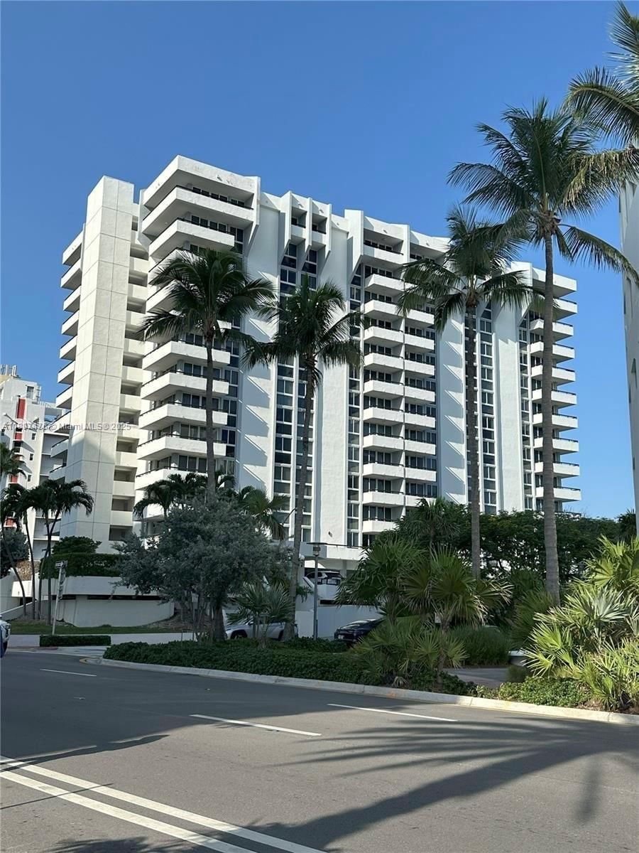 Real estate property located at 3200 Collins Ave #8-4, Miami-dade, Portugal Towers Condo, Miami Beach, FL
