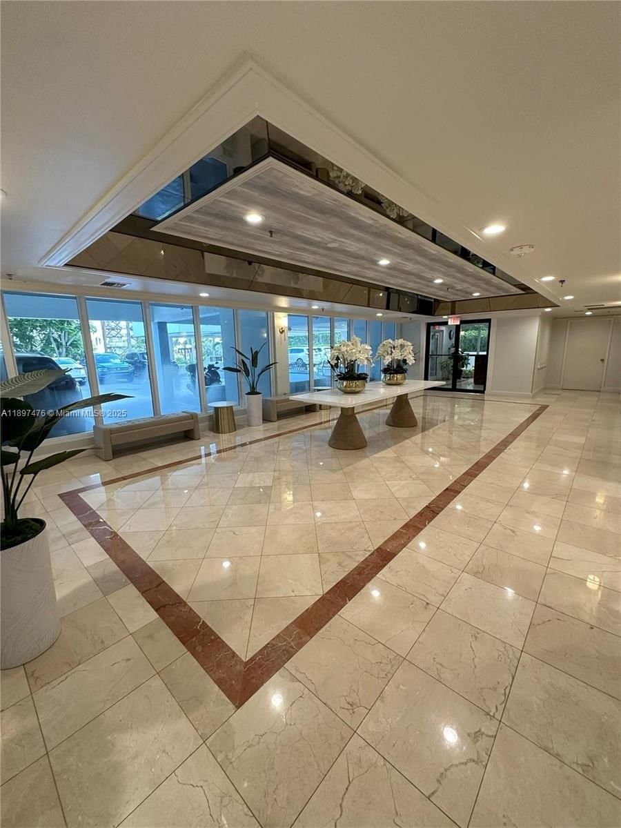 Real estate property located at 3200 Collins Ave #8-4, Miami-dade, Portugal Towers Condo, Miami Beach, FL