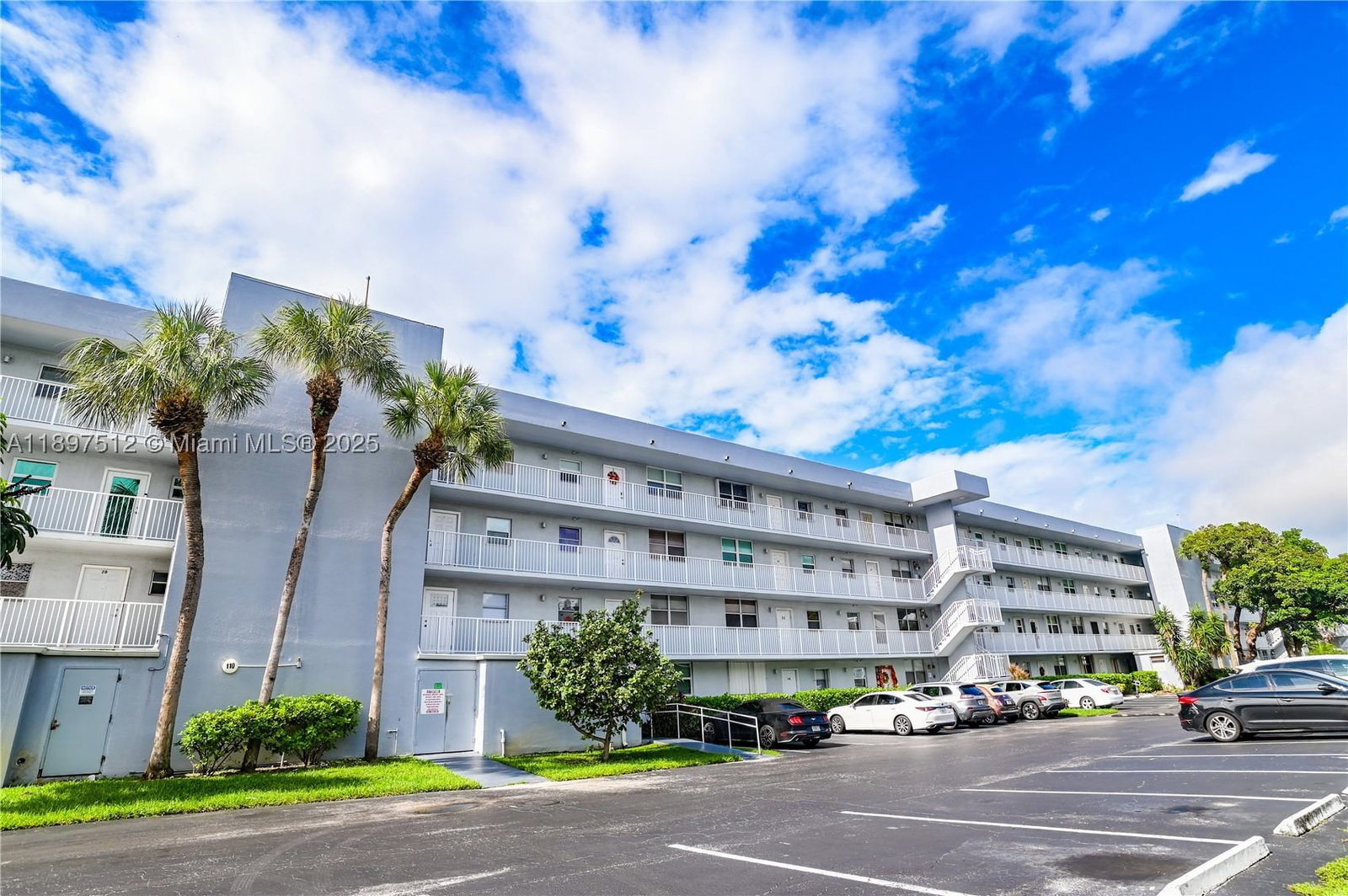 Real estate property located at 110 Royal Park Dr #2H, Broward, Royal Park Condo, Oakland Park, FL