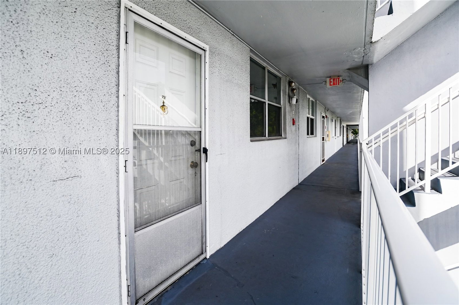 Real estate property located at 110 Royal Park Dr #2H, Broward, Royal Park Condo, Oakland Park, FL