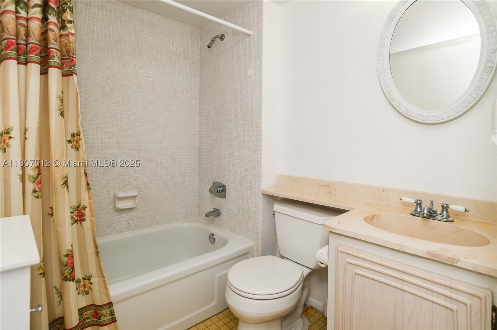 Real estate property located at 110 Royal Park Dr #2H, Broward, Royal Park Condo, Oakland Park, FL
