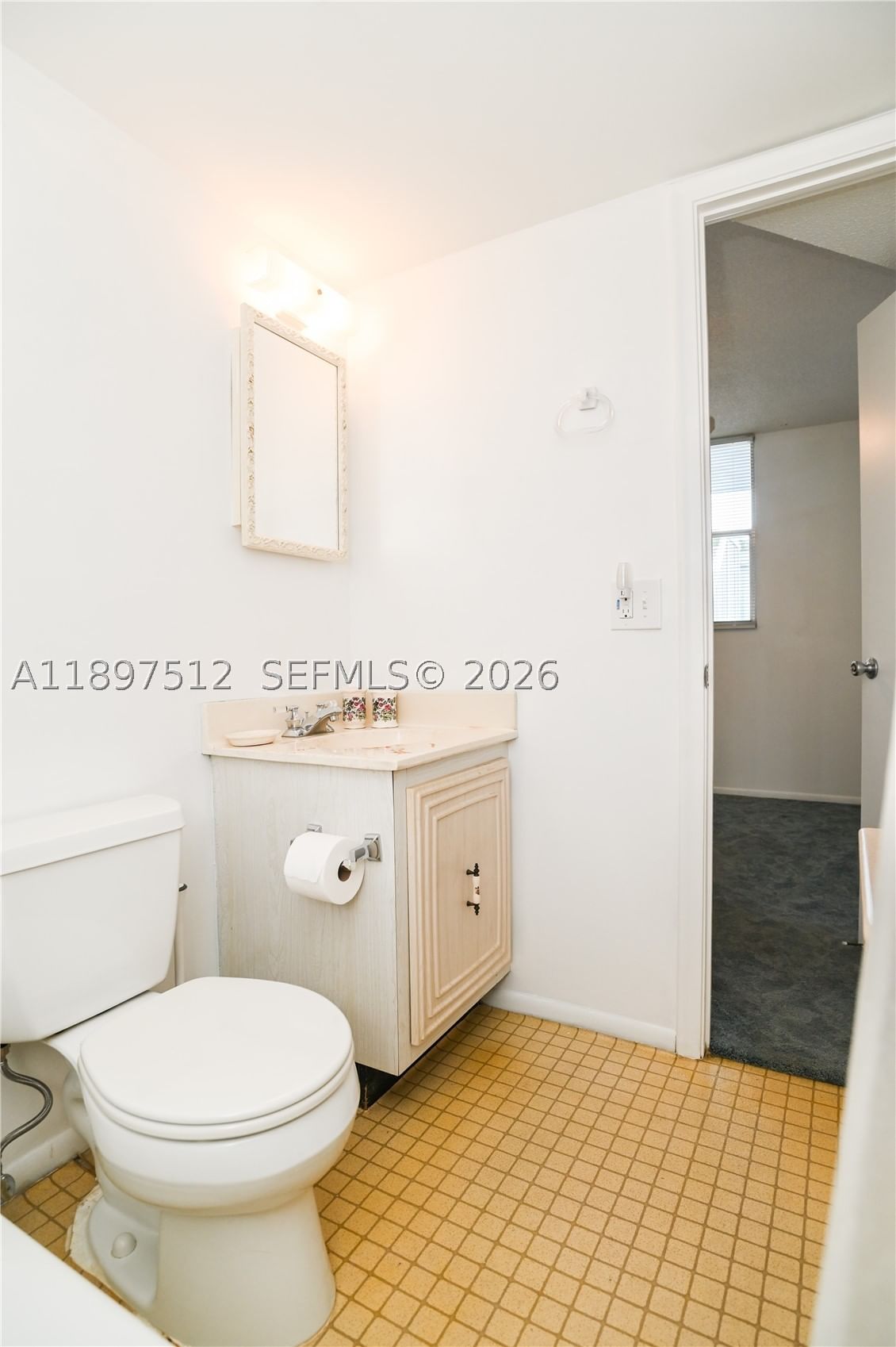 Real estate property located at 110 Royal Park Dr #2H, Broward, Royal Park Condo, Oakland Park, FL