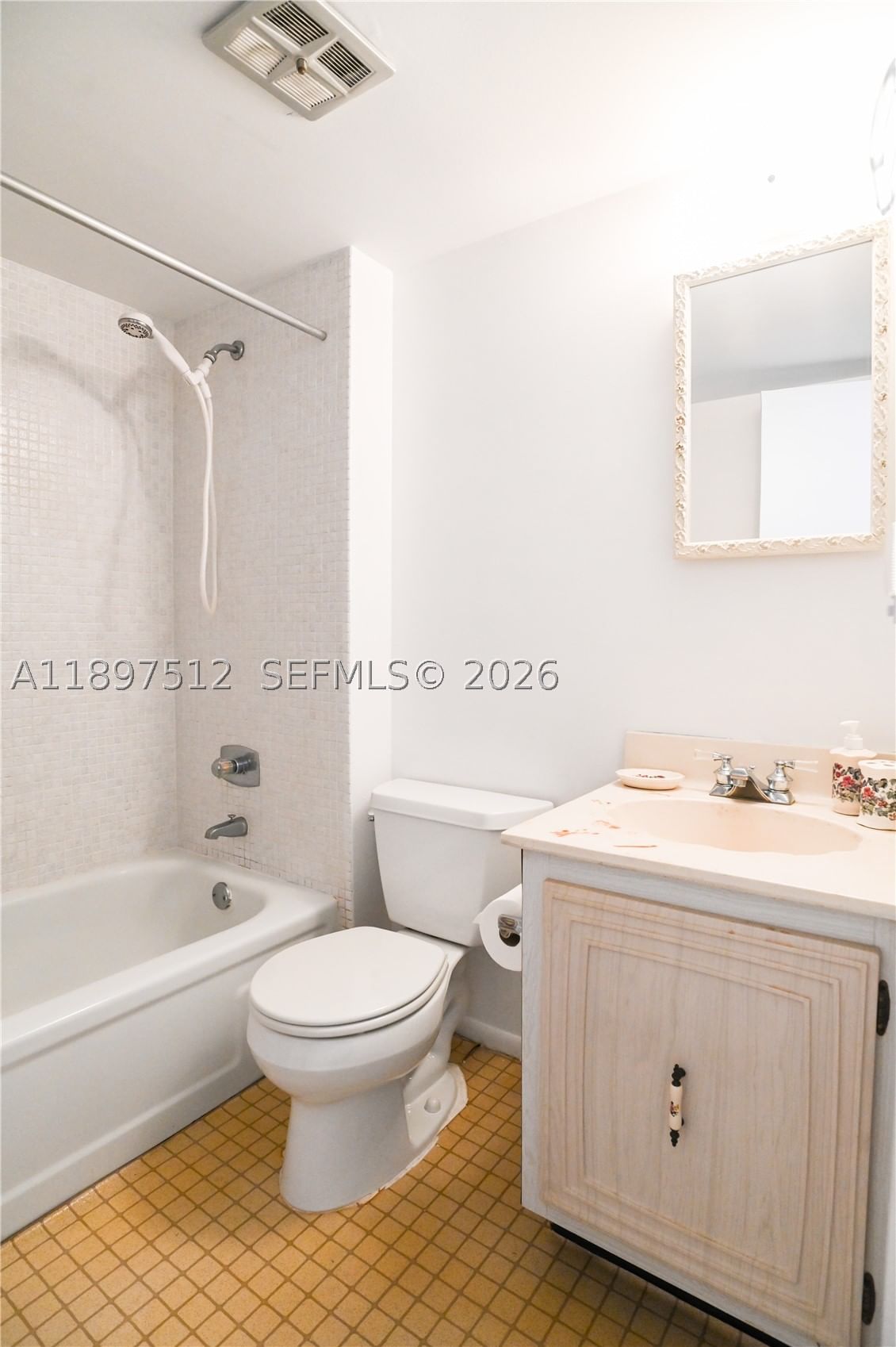 Real estate property located at 110 Royal Park Dr #2H, Broward, Royal Park Condo, Oakland Park, FL
