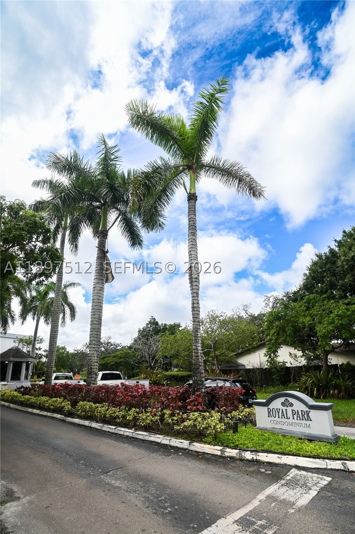 Real estate property located at 110 Royal Park Dr #2H, Broward, Royal Park Condo, Oakland Park, FL