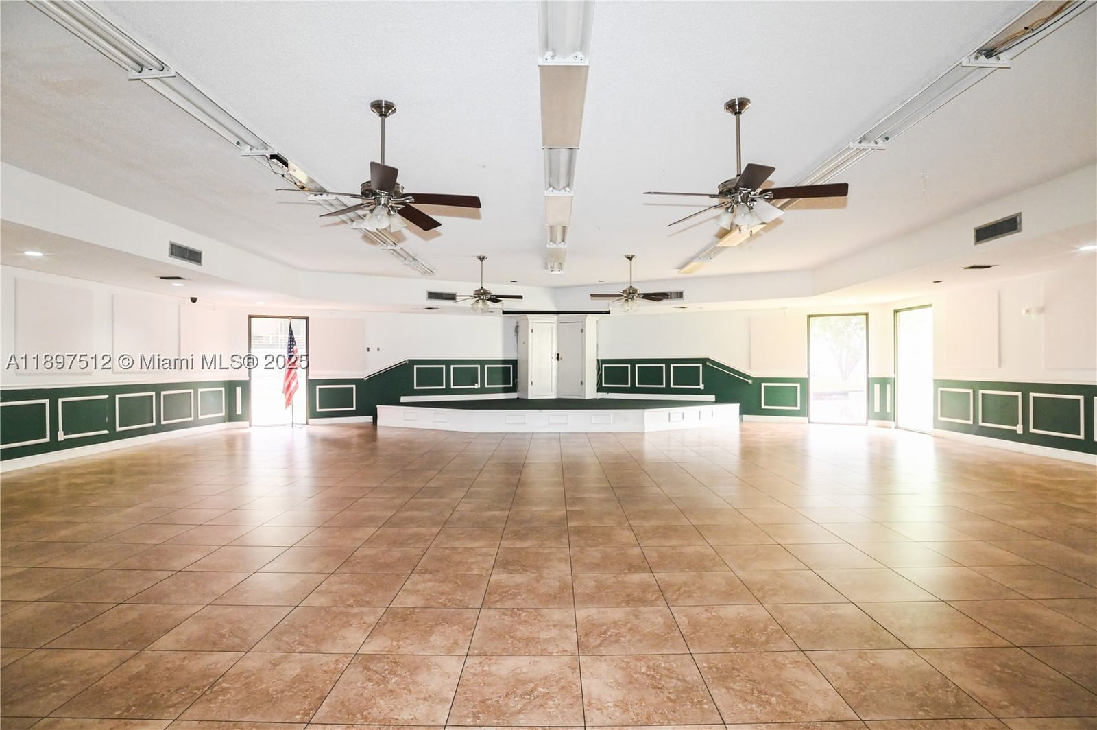 Real estate property located at 110 Royal Park Dr #2H, Broward, Royal Park Condo, Oakland Park, FL
