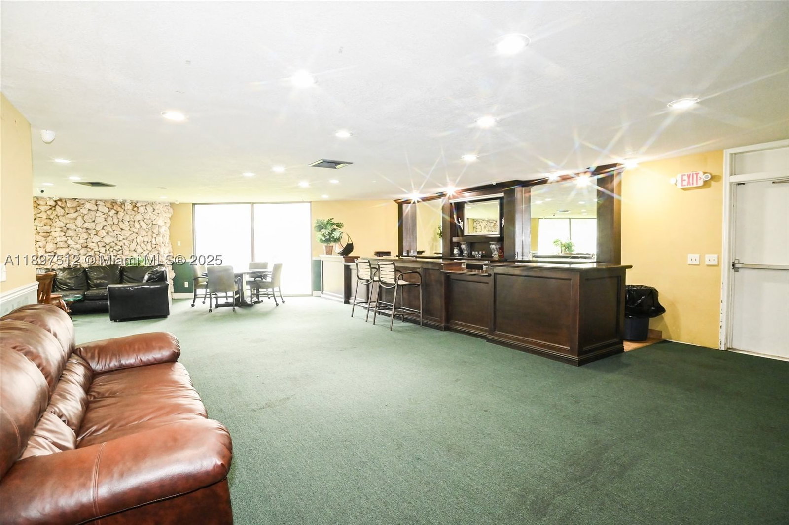 Real estate property located at 110 Royal Park Dr #2H, Broward, Royal Park Condo, Oakland Park, FL