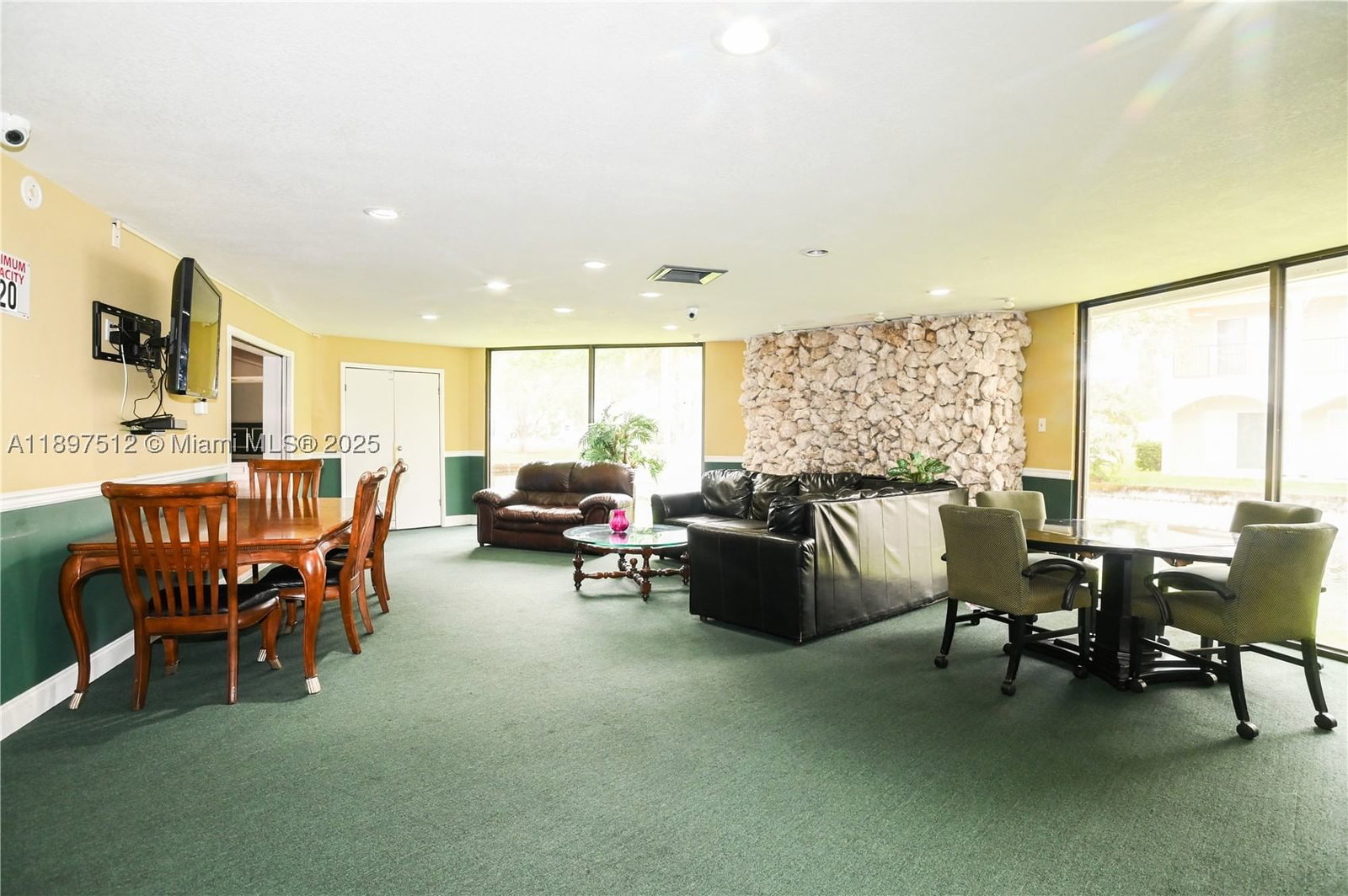 Real estate property located at 110 Royal Park Dr #2H, Broward, Royal Park Condo, Oakland Park, FL