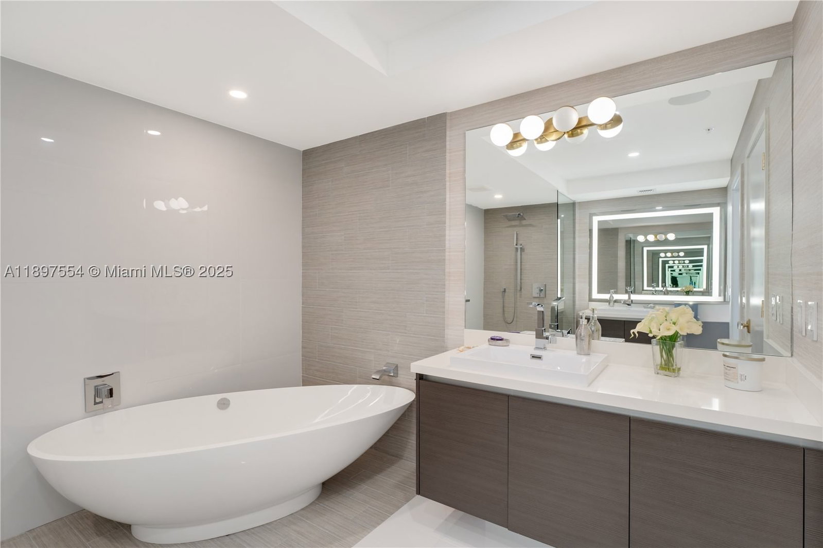Real estate property located at 330 Sunny Isles Blvd #5-1902, Miami-dade, Parque Towers Condo, Sunny Isles Beach, FL