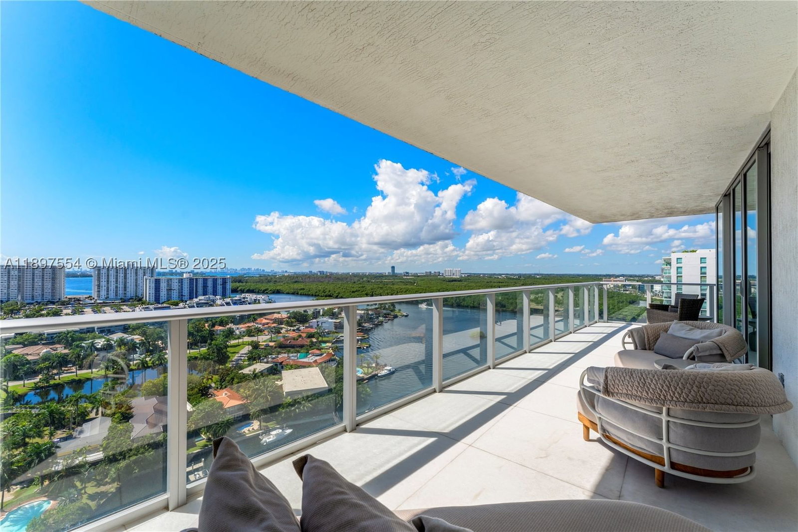 Real estate property located at 330 Sunny Isles Blvd #5-1902, Miami-dade, Parque Towers Condo, Sunny Isles Beach, FL