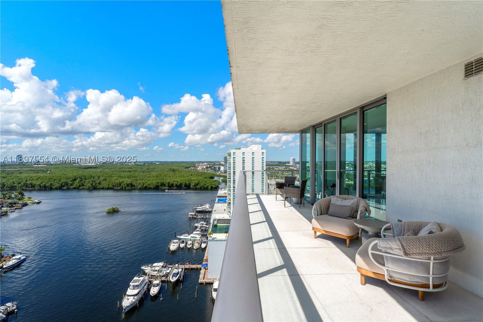 Real estate property located at 330 Sunny Isles Blvd #5-1902, Miami-dade, Parque Towers Condo, Sunny Isles Beach, FL