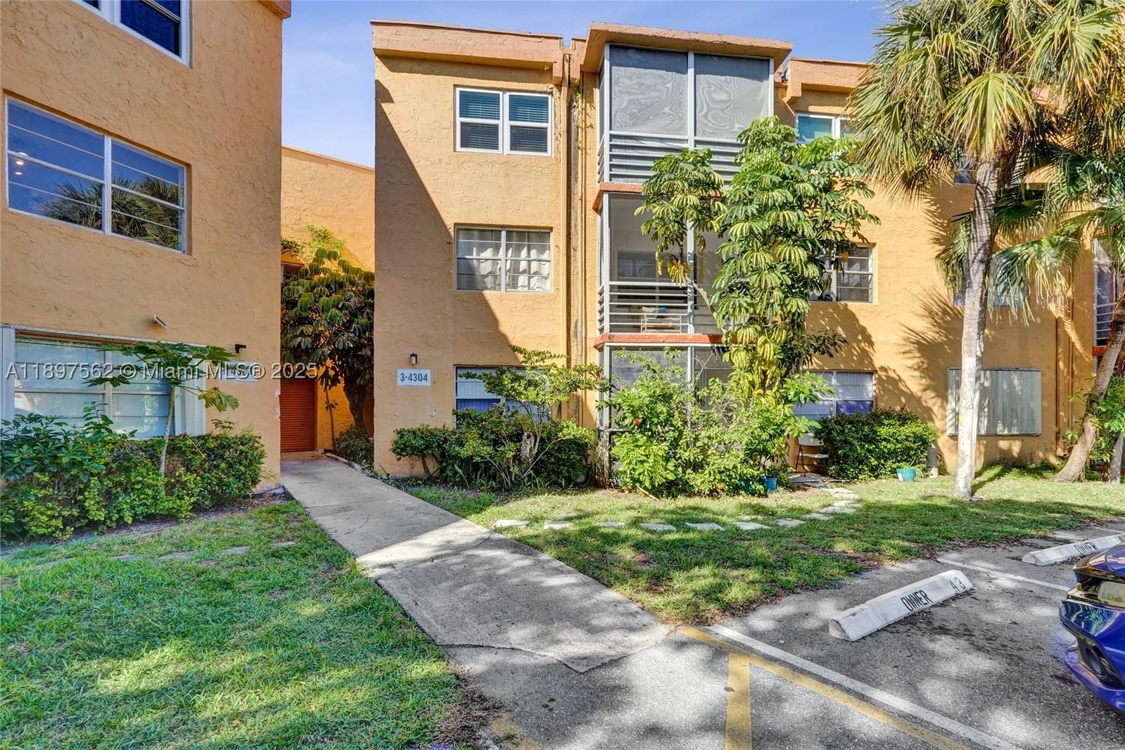 Real estate property located at 4314 9th Ave #3-3D, Broward, Heritage Circle Condo, Deerfield Beach, FL