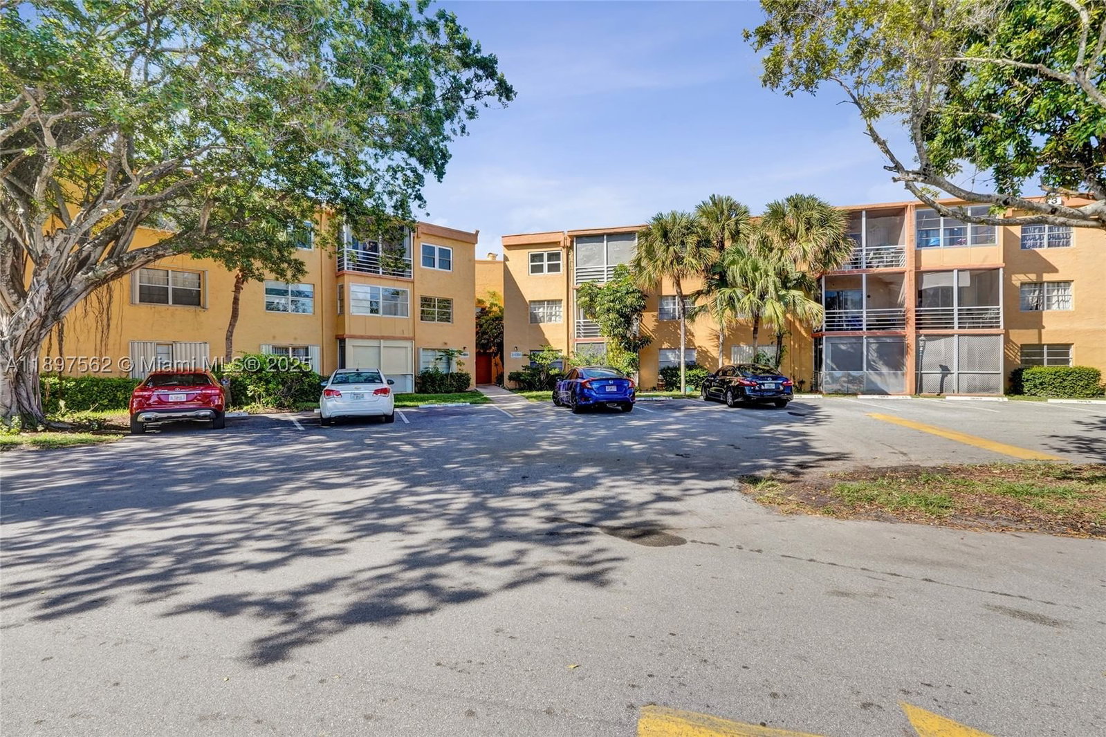 Real estate property located at 4314 9th Ave #3-3D, Broward, Heritage Circle Condo, Deerfield Beach, FL
