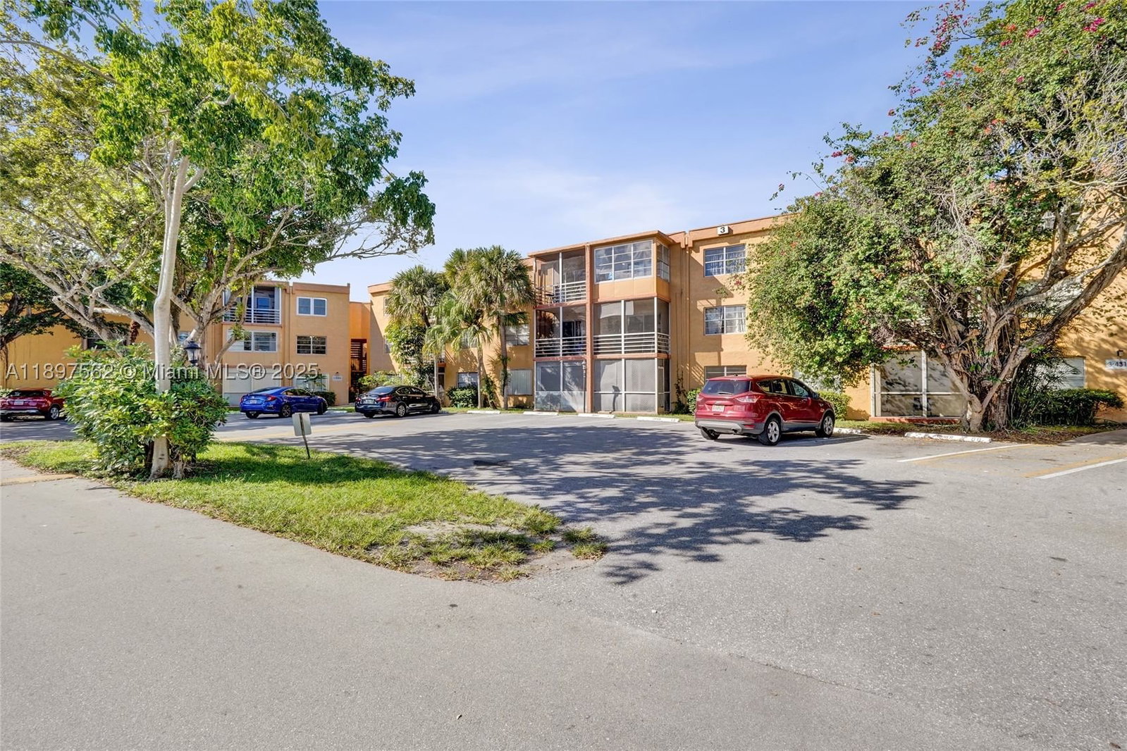 Real estate property located at 4314 9th Ave #3-3D, Broward, Heritage Circle Condo, Deerfield Beach, FL