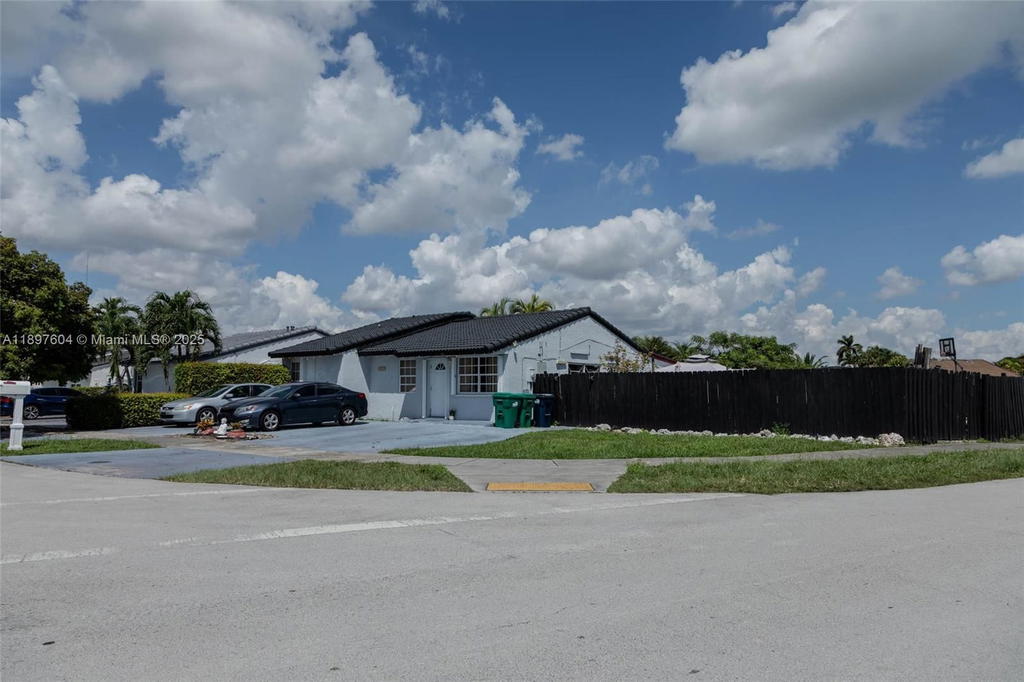 Real estate property located at 13337 3rd Ln, Miami-dade, Superior Homes Sec 3, Miami, FL