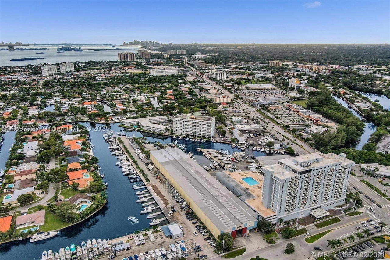 Real estate property located at 13499 Biscayne Blvd #811, Miami-dade, Sailboat Cay Condo, North Miami, FL