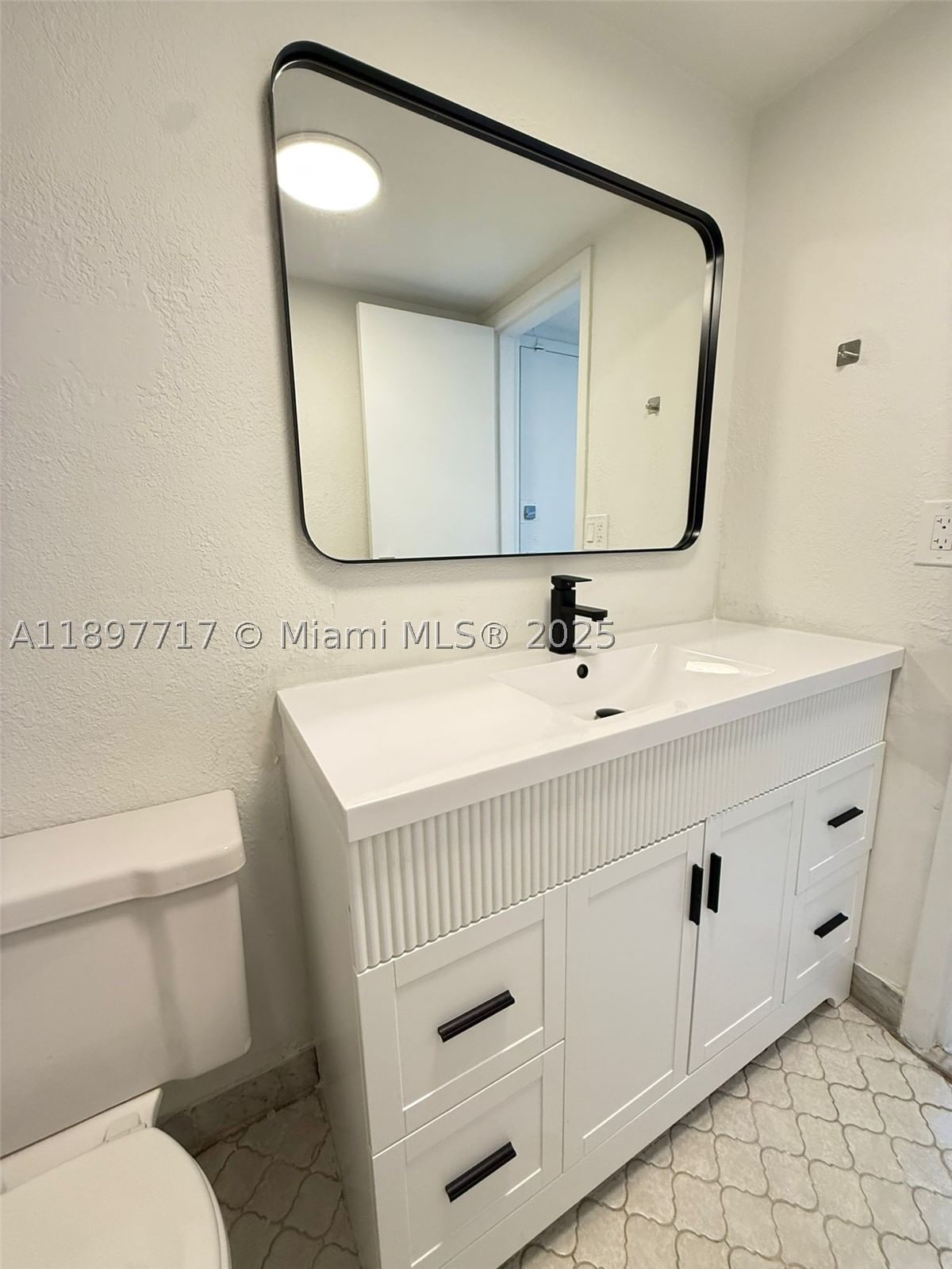 Real estate property located at 13499 Biscayne Blvd #811, Miami-dade, Sailboat Cay Condo, North Miami, FL
