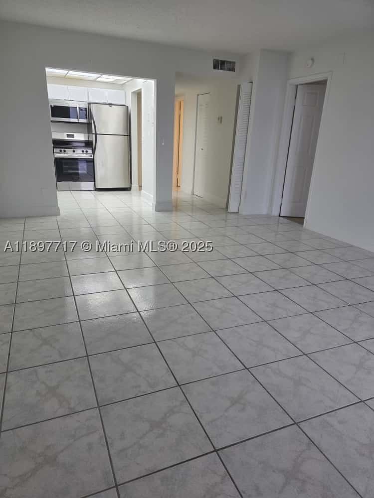 Real estate property located at 13499 Biscayne Blvd #811, Miami-dade, Sailboat Cay Condo, North Miami, FL