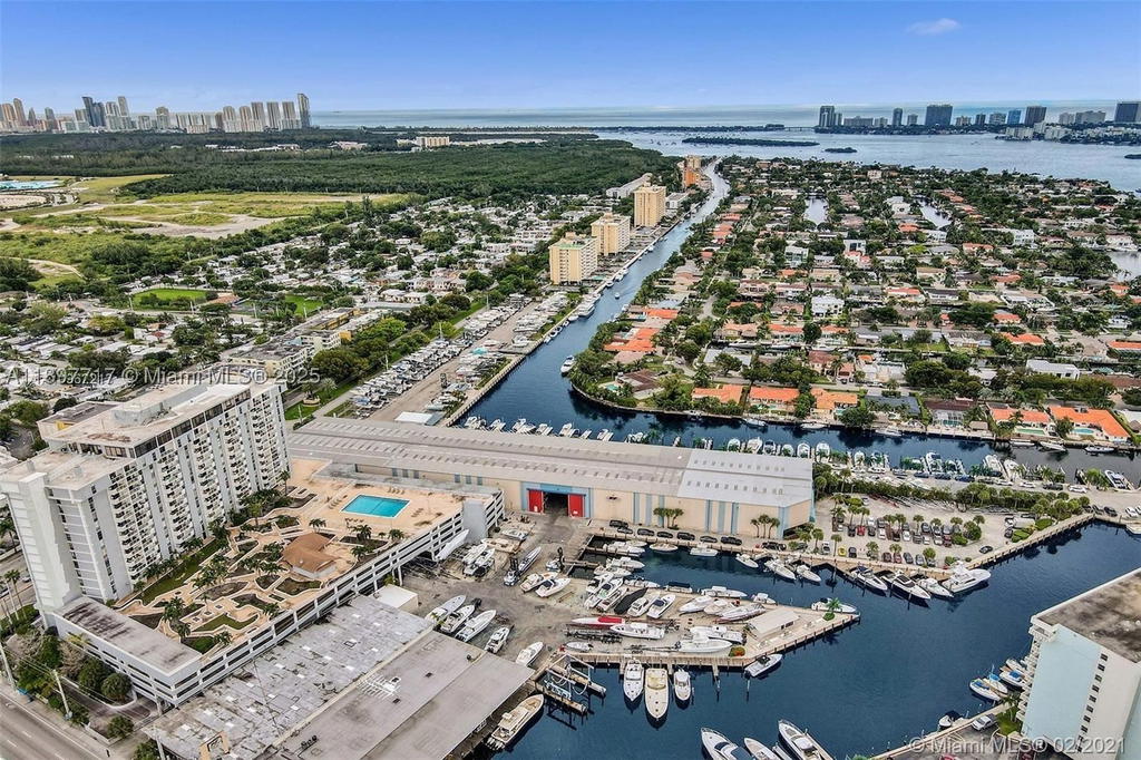 Real estate property located at 13499 Biscayne Blvd #811, Miami-dade, Sailboat Cay Condo, North Miami, FL