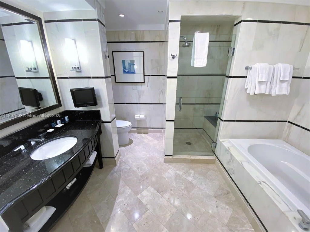Real estate property located at 4391 Collins Ave #1619, Miami-dade, Fontainebleau Iii Ocean C, Miami Beach, FL