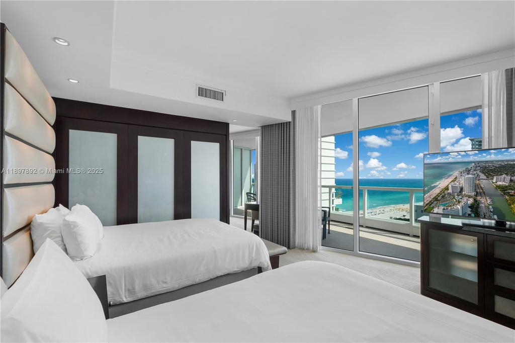 Real estate property located at 4391 Collins Ave #1619, Miami-dade, Fontainebleau Iii Ocean C, Miami Beach, FL
