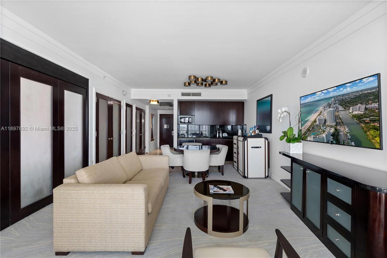 Real estate property located at 4391 Collins Ave #1619, Miami-dade, Fontainebleau Iii Ocean C, Miami Beach, FL