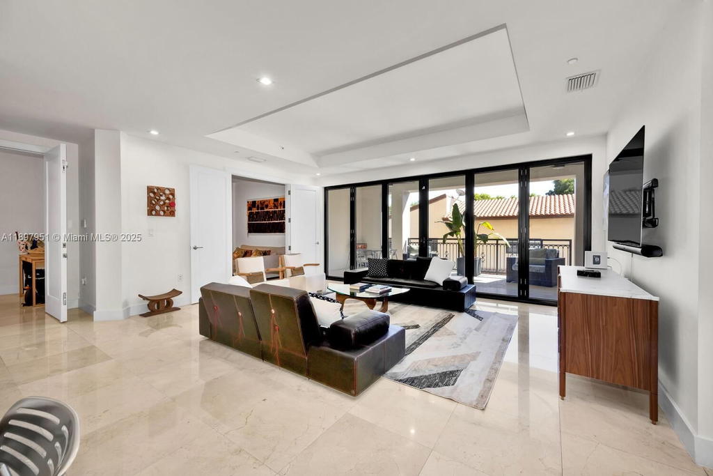 Real estate property located at 718 Valencia Ave #207, Miami-dade, Biltmore Parc Condo, Coral Gables, FL