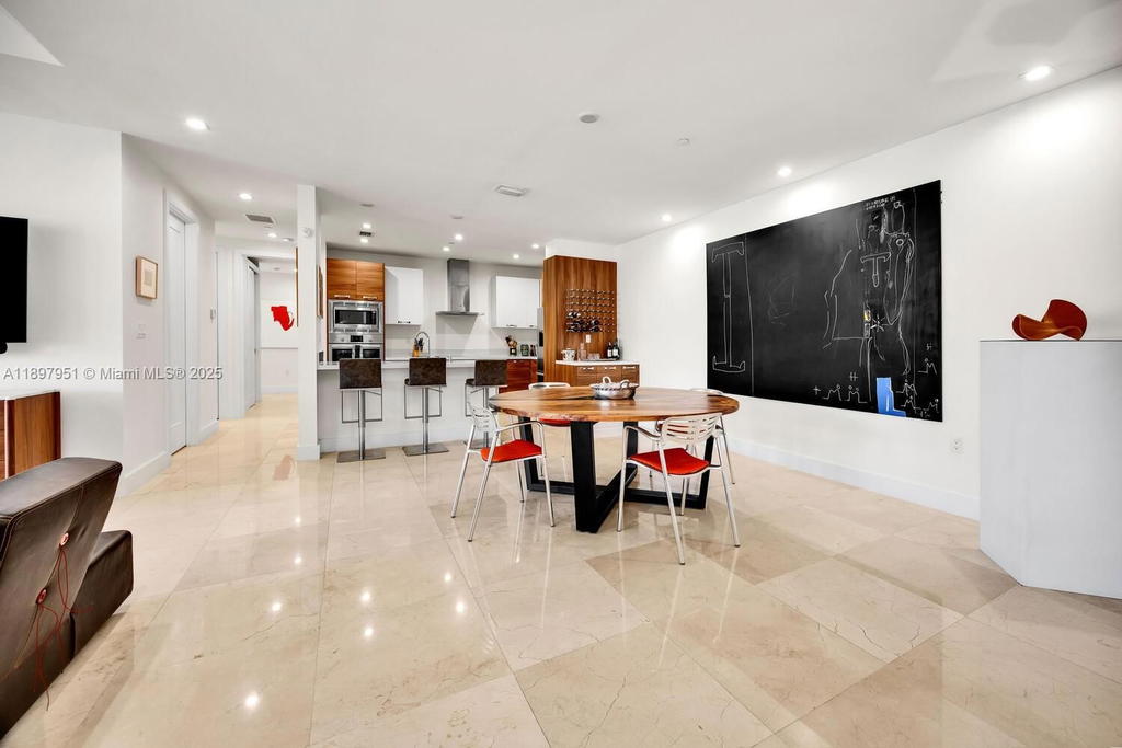 Real estate property located at 718 Valencia Ave #207, Miami-dade, Biltmore Parc Condo, Coral Gables, FL