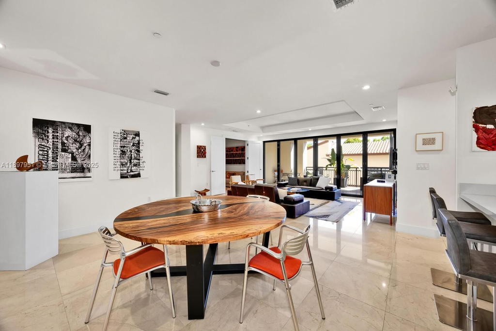 Real estate property located at 718 Valencia Ave #207, Miami-dade, Biltmore Parc Condo, Coral Gables, FL