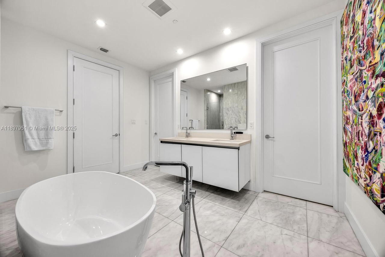 Real estate property located at 718 Valencia Ave #207, Miami-dade, Biltmore Parc Condo, Coral Gables, FL