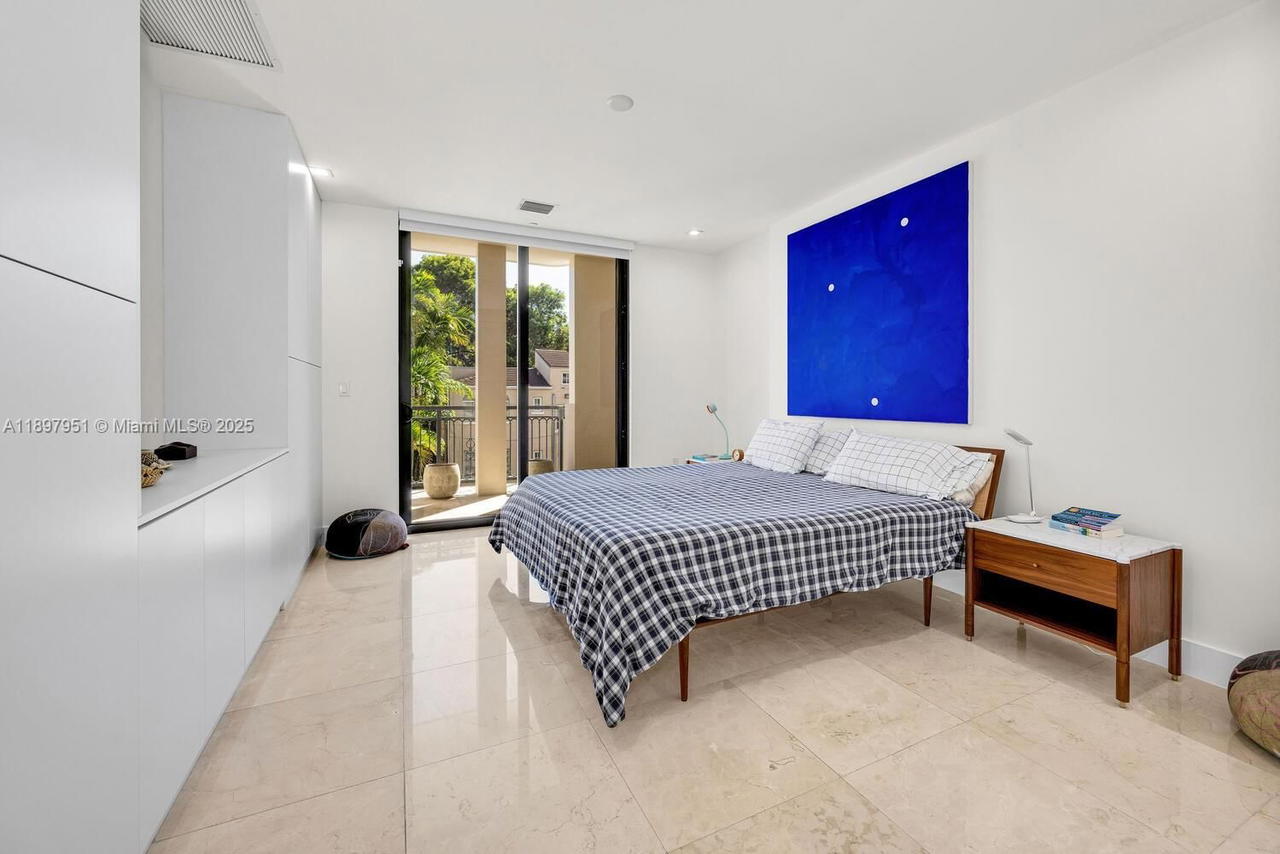 Real estate property located at 718 Valencia Ave #207, Miami-dade, Biltmore Parc Condo, Coral Gables, FL
