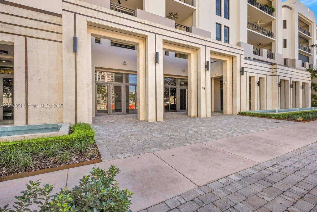 Real estate property located at 718 Valencia Ave #207, Miami-dade, Biltmore Parc Condo, Coral Gables, FL