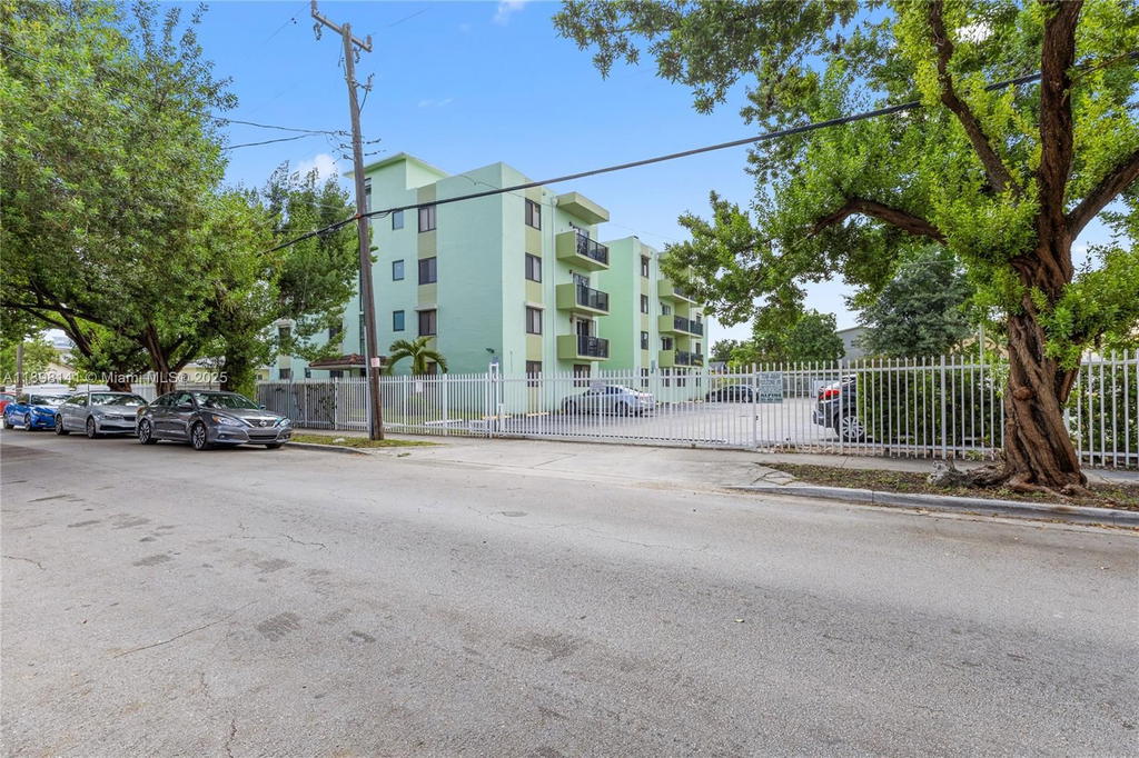 Real estate property located at 1530 2nd St #106, Miami-dade, Villa Del Sol Condo, Miami, FL