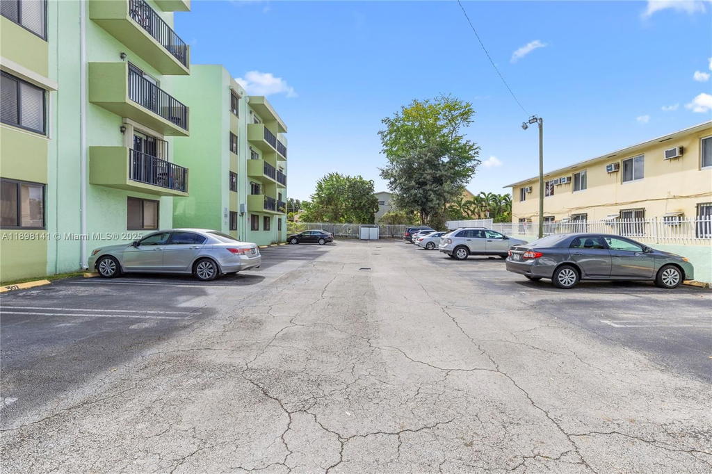 Real estate property located at 1530 2nd St #106, Miami-dade, Villa Del Sol Condo, Miami, FL