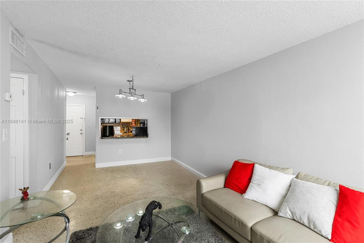 Real estate property located at 1530 2nd St #106, Miami-dade, Villa Del Sol Condo, Miami, FL