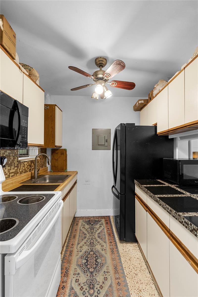 Real estate property located at 1530 2nd St #106, Miami-dade, Villa Del Sol Condo, Miami, FL
