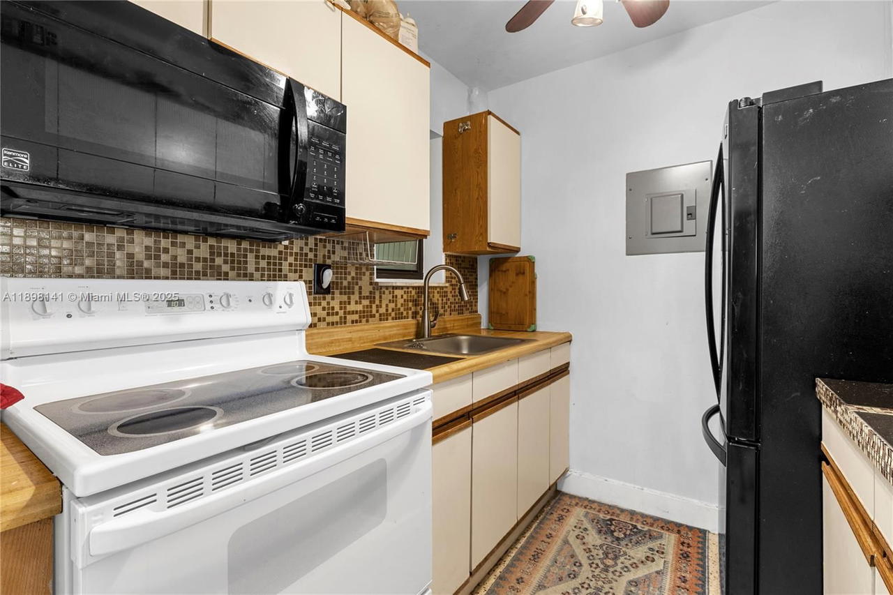 Real estate property located at 1530 2nd St #106, Miami-dade, Villa Del Sol Condo, Miami, FL