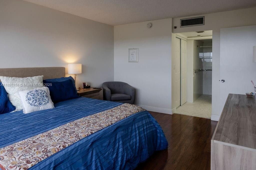 Real estate property located at 1300 Saint Charles Place PH12, Broward, Park Place Condominium, Pembroke Pines, FL