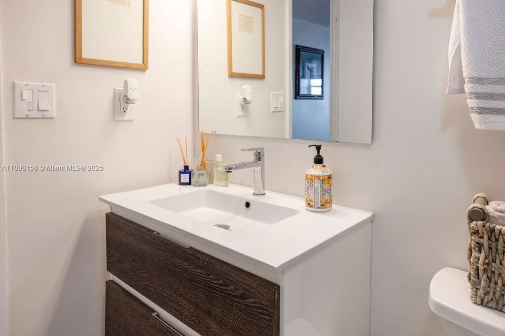 Real estate property located at 1300 Saint Charles Place PH12, Broward, Park Place Condominium, Pembroke Pines, FL