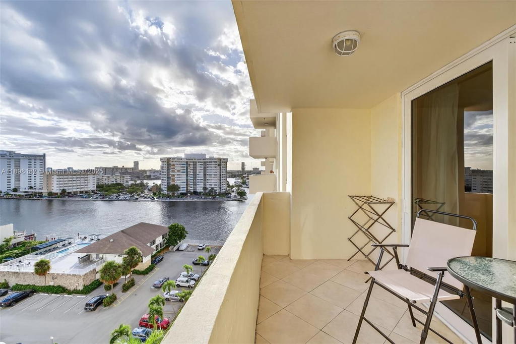 Real estate property located at 1833 Ocean Dr #1004, Broward, Plaza Towers North Condo, Hallandale Beach, FL