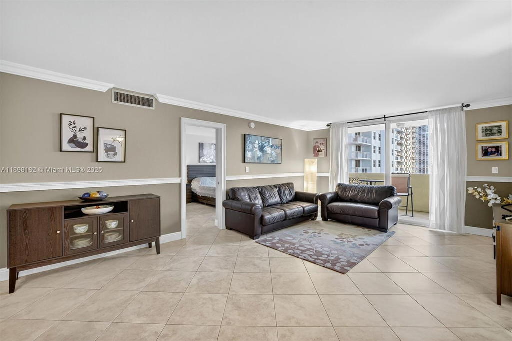 Real estate property located at 1833 Ocean Dr #1004, Broward, Plaza Towers North Condo, Hallandale Beach, FL