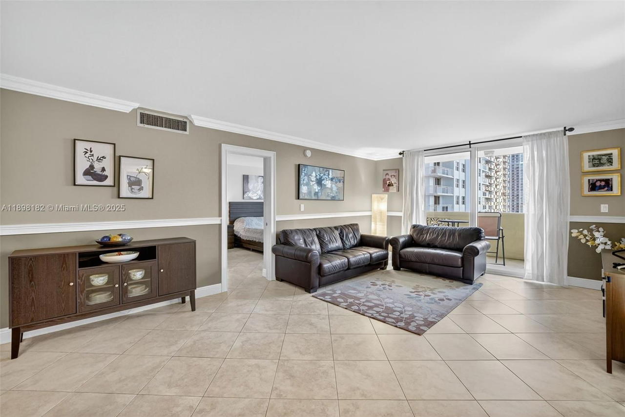 Real estate property located at 1833 Ocean Dr #1004, Broward, Plaza Towers North Condo, Hallandale Beach, FL