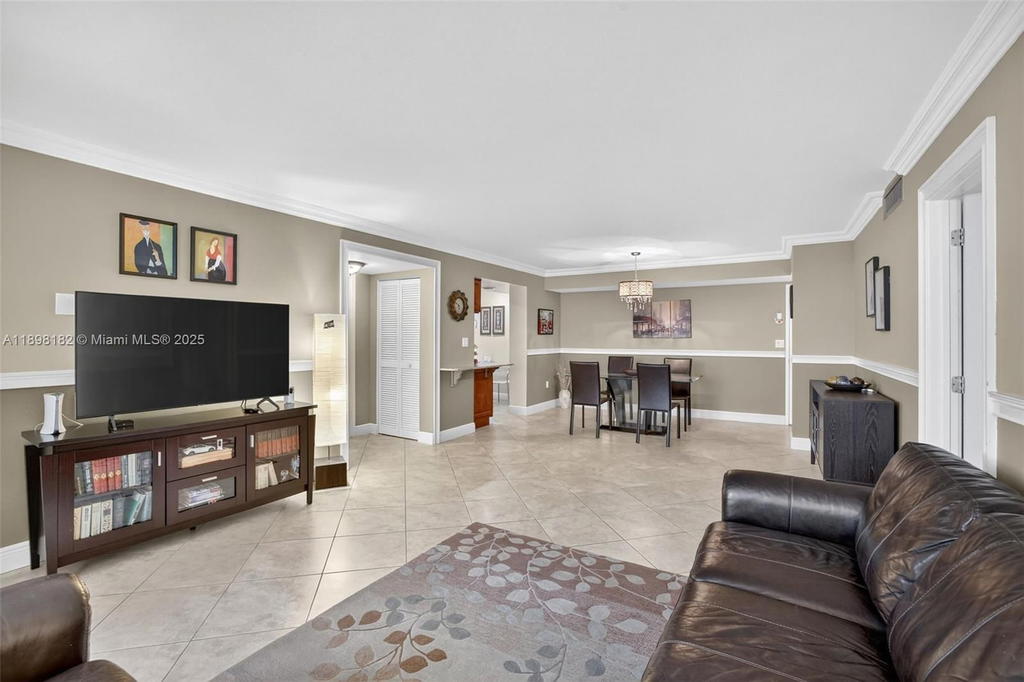 Real estate property located at 1833 Ocean Dr #1004, Broward, Plaza Towers North Condo, Hallandale Beach, FL