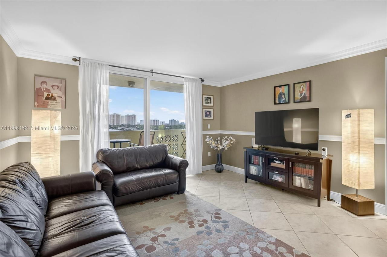 Real estate property located at 1833 Ocean Dr #1004, Broward, Plaza Towers North Condo, Hallandale Beach, FL