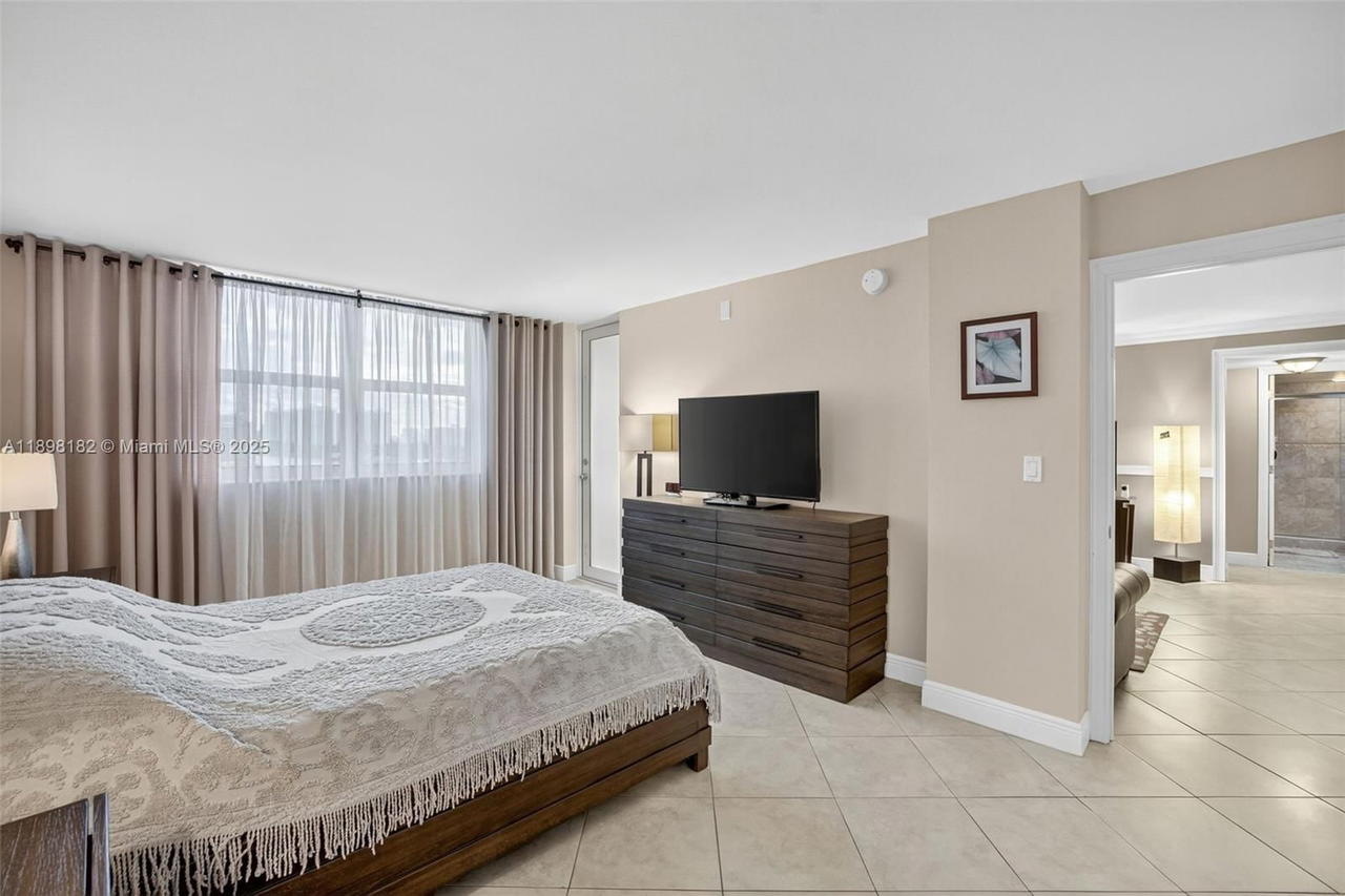 Real estate property located at 1833 Ocean Dr #1004, Broward, Plaza Towers North Condo, Hallandale Beach, FL